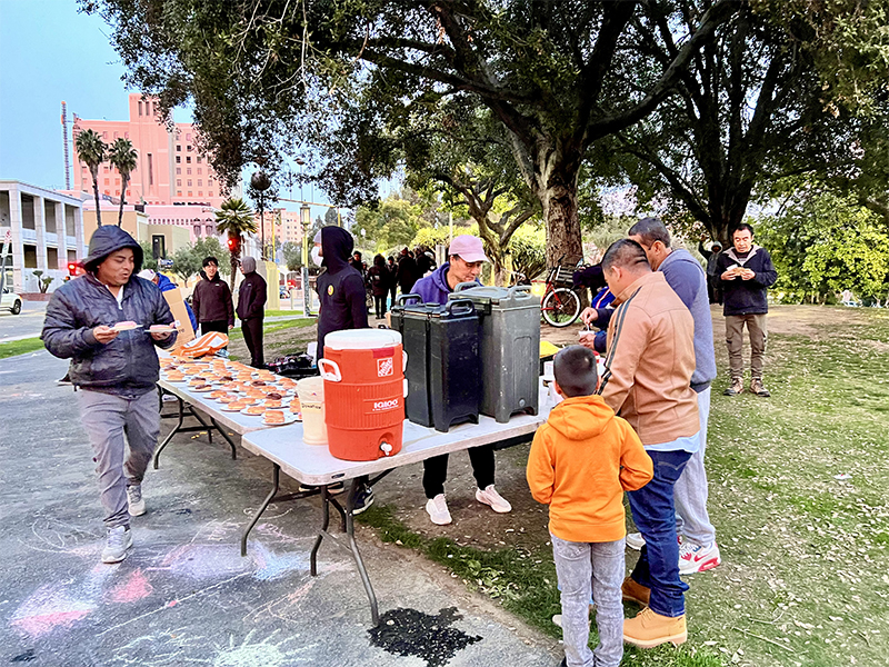 Imagen de una iglesia o comunidad cristiana